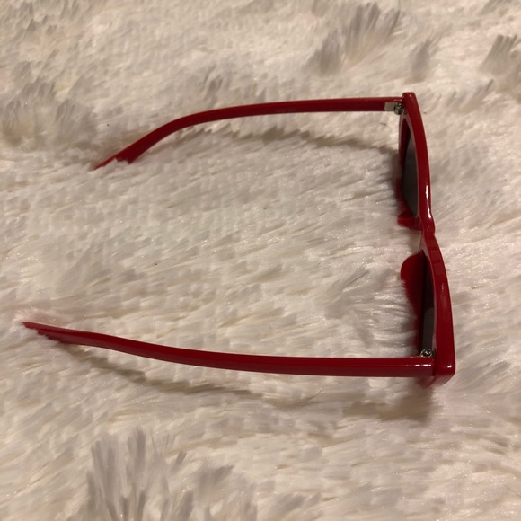 red funky retro sunglasses - Picture 4 of 6
